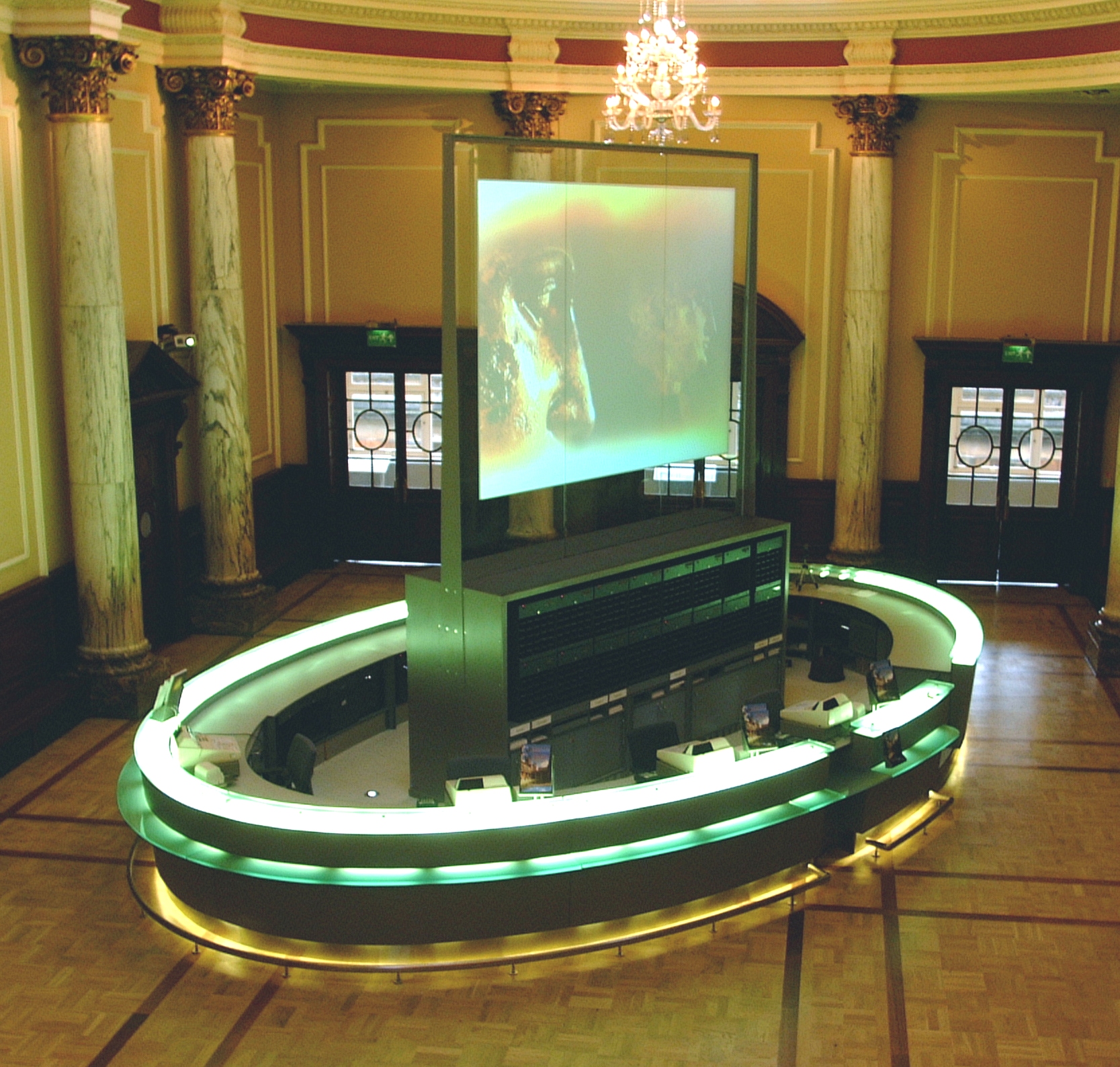 Roman Baths – 9m x 5.5m! Powder Coated Steel Front, Glass Writing/Bag Shelf, Illuminated Top and Plinth